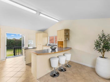Sought After 809m² Glendowie Entry Level