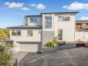 Family Home with Sea Views in Rangi Zone