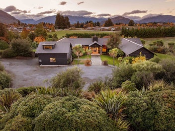 Mountain Range Lodge