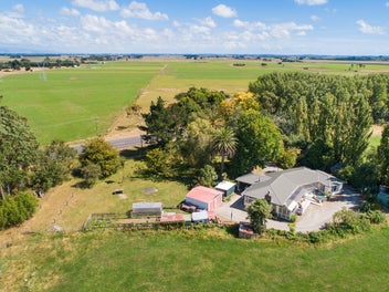 Big & Built-Tough Country Living