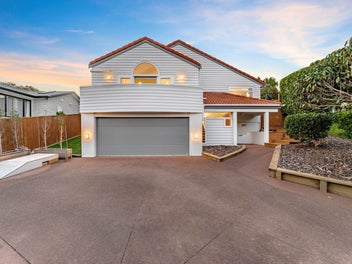 Stylish Family Living - Superb Indoor-Outdoor Flow