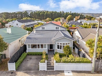 Character Villa - Sought After Petone