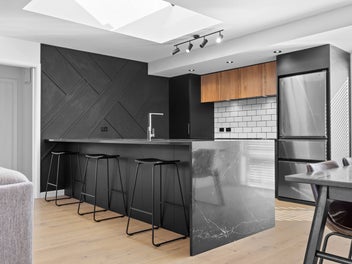 Pleasantly Deceiving - Stylish Family Home