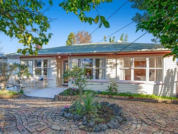 Westlake School Zone - 857sqm Freehold Section