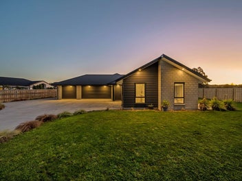 Lifestyle, Location, Triple Car Garaging