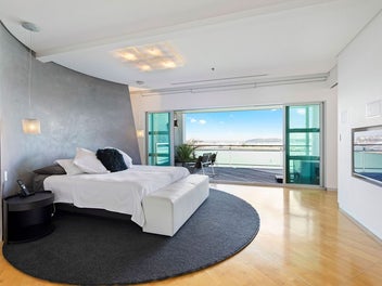 Waterfront Luxury in the Heart of Auckland
