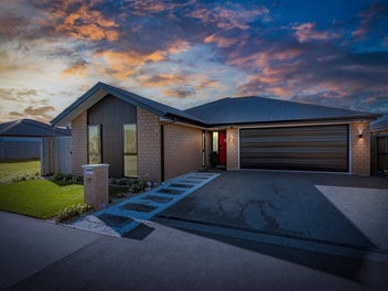 * UNDER OFFER * Peace and Privacy on Palmer