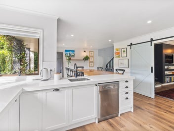 Sea Views & Space | Professionals