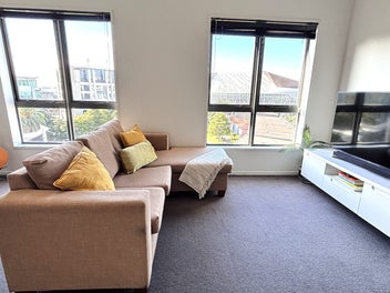 Top Floor Impressive Views and Value