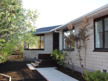 Beautifully Renovated Warm Home, Many New Features