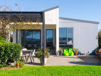 G.J. Gardner Ex-Show Home with Lake Views