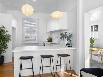 SIMPLY GORGEOUS, CITY CONVENIENCE