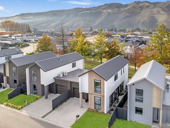 Modern Comfort, Gorgeous Green Views