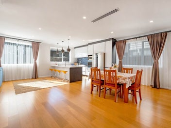 AS NEW FREESTANDING HOME - EASY LIVING!