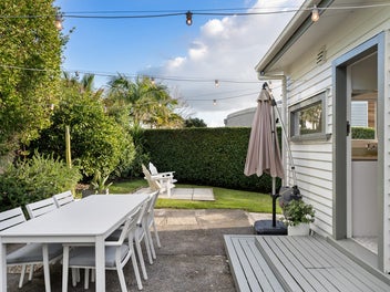 Sunny, Modern Bungalow is Move-In Ready