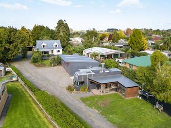 Garaging Galore & Lifestyle To Match