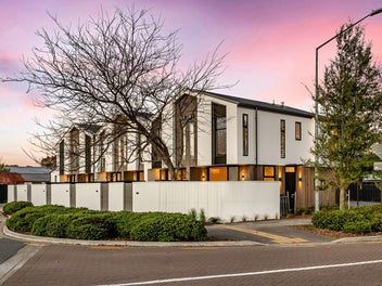 Eye Catching Townhouse