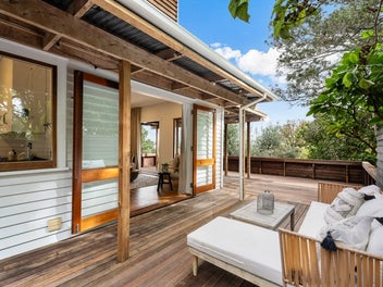 ONE HOUSE, TWO MANY - VENDOR IN THE SELLING ZONE