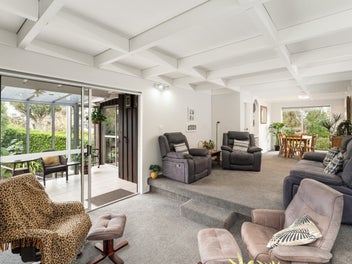 Unique and private professional pad