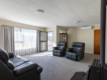 Low maintenance townhouse in great location