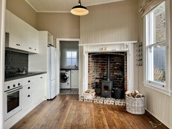 Timeless villa – stylish, versatile, move in...
