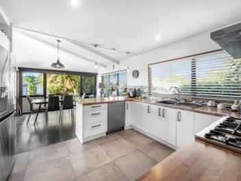 Gorgeous Sea Views and Family Home, plus Flat