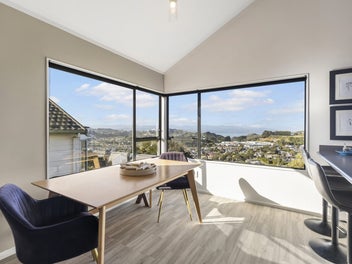 Sunny & Seriously Appealing Family Living