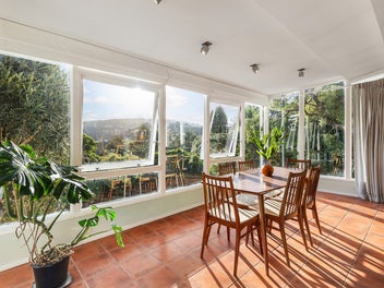 CHARMING, SUNNY FAMILY HOME