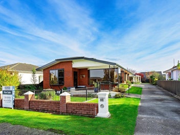 Prestigious Windsor location - a home to love