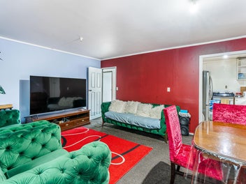 DO-UP: Traders, Renovators
