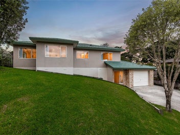 Vacant & Ready to Go! 4 Bedrooms, 515sqm!