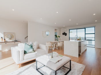 Space, Style & Superb Northcross Location!