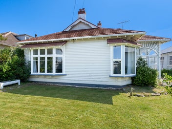 A Spacious Saint Kilda Villa Packed with Potential