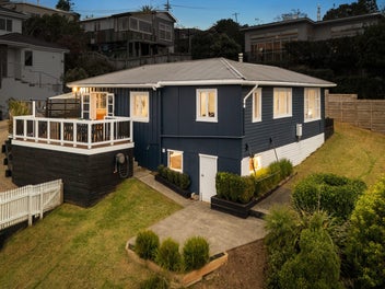 SEASIDE CHARM MEETS MODERN COASTAL LIVING!