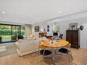 Stylish turnkey apartment in a prime spot