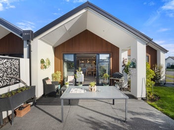 Care-Free and Freehold in an Unbeatable Location!