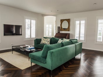 ICONIC RENOVATED WATERFRONT APARTMENT