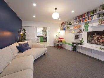 Stylish & Sunny with Garage & Off Street Parking
