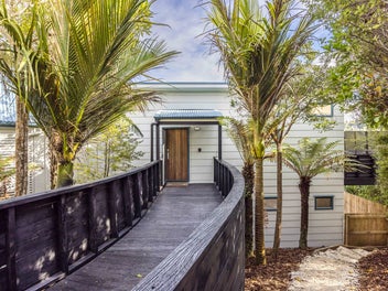 SUPERSIZED, PEACEFUL & PRIVATE!