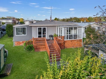 Unique, Sunny and Modern in Quiet Cul-de-Sac