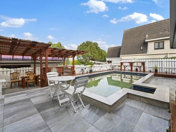 Water's Edge Living - Pool, Space & Views!