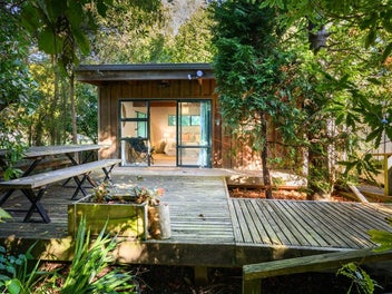Hidden Bush Retreat With Self-Contained Studio!