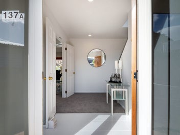 Private 3-Bdrm - Dual Westlake Zone