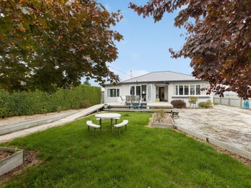 Affordable with large garage in Central Otago