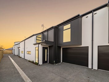 Top Location Brand New & Architecturally Designed