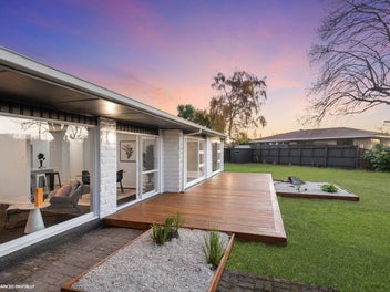 Modern Comfort Meets Family Function on 827sqm!