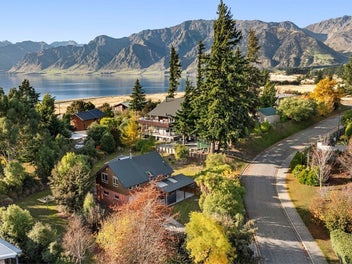 Lakeside Lifestyle Meets Opportunity