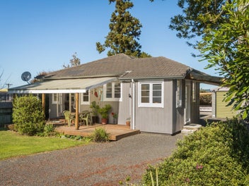 Two Bedroom Gem with Garage/Workshop & Studio