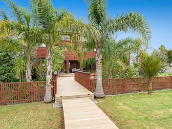 Spacious Home Steps From Stanmore Beach