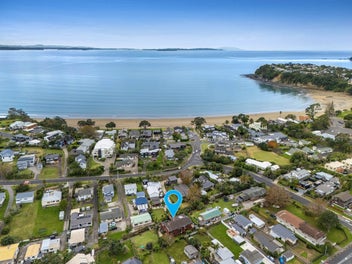 Spacious Home Steps From Stanmore Beach